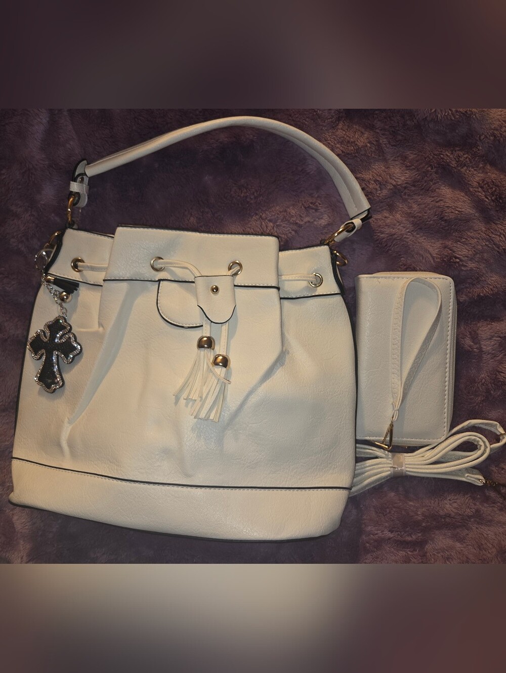 Classic White Drawstring Bucket Bag with Wallet- Sleek Everyday Tote
